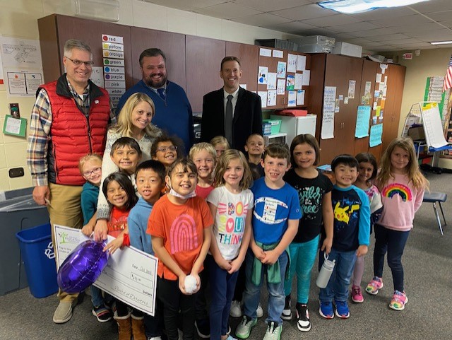 Houdini Elementary students and their teacher pose with Appleton Education Foundation board members and grant check.